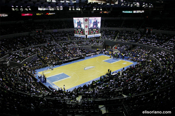 Bro. Eli Soriano (on screen) speaks to the thousands of attendees of the UNTV Cup Season 2 finals held at Smart-Araneta Coliseum on July 1, 2014. (Photo: Photoville International)