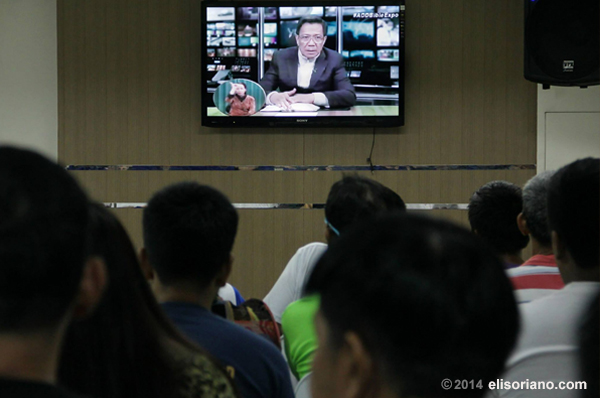 Bro. Eliseo Soriano, on screen, as he answers the questions of participants at Ang Dating Daan Worldwide Bible Exposition on May 9, 2014. This photo taken at ADD Coordinating Center at Makati City, Philippines. Photo by Photoville International