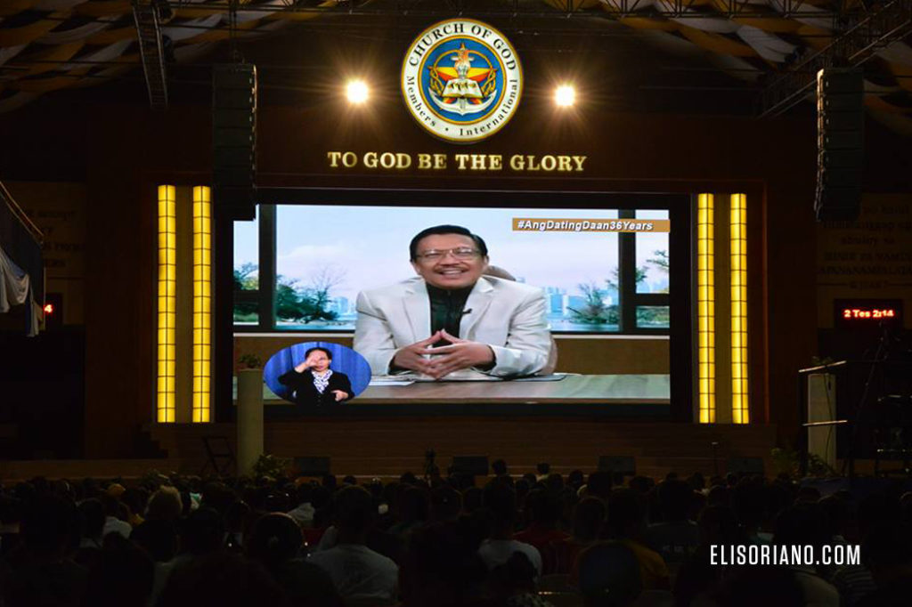 Bro. Eli Soriano greets all viewers of the Ang Dating Daan Worldwide Bible Exposition as seen on the wide screen of ADD Convention Center at Apalit, Pampanga, being one of the event's remote points. (Ihsaias Marin, Photoville International) 