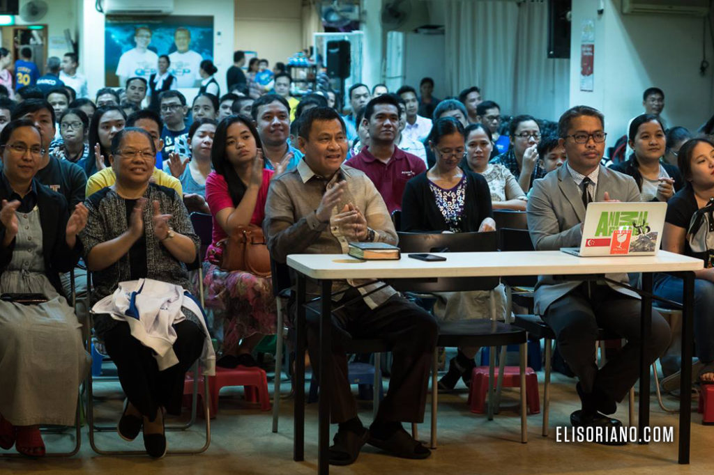 The MCGI coordinating center at Singapore is one of the thousand remote points monitoring the live Bible Exposition during the anniversary celebration. (Jeffrey Reloban Navarro, Photoville International)