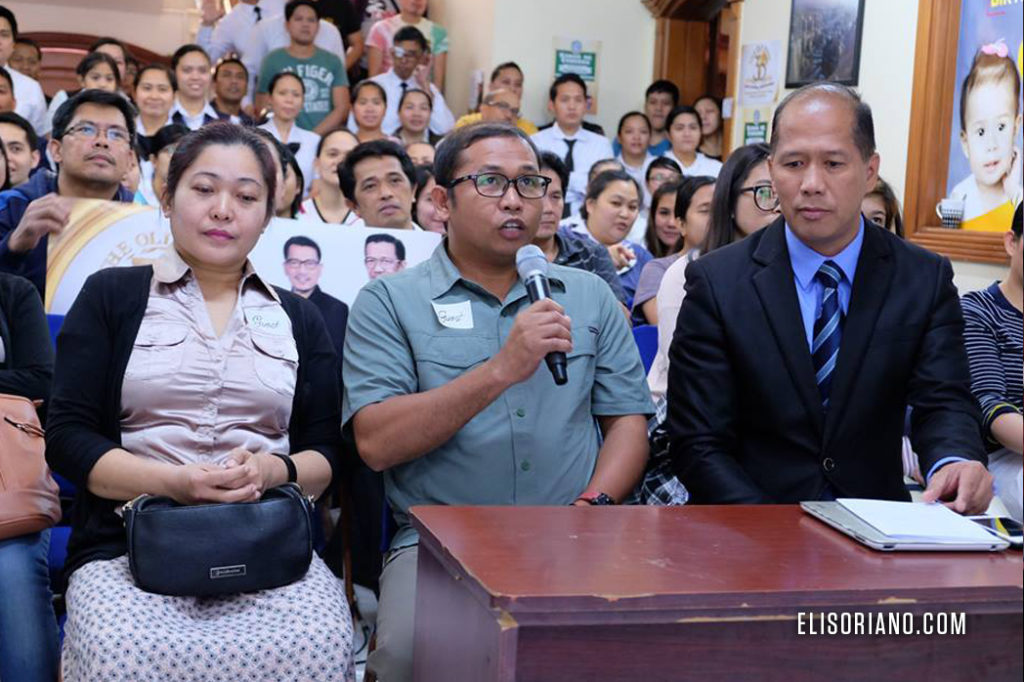Mr. Archie Romero, one of the guests and inquirers from Dubai, UAE raises his question to Bro. Eli during the question-and-answer portion of the Bible Exposition. (Cristeto Gutas, Photoville International)