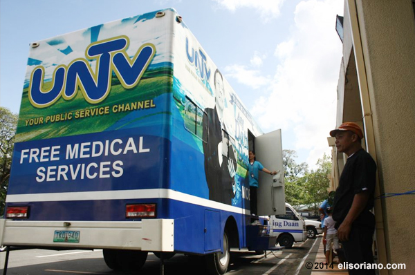 Through the UNTV Mobile Clinic and its state-of-the-art facilities, the medical missions held by Ang Dating Daan and UNTV can reach remote and far-flung barrios in the country. (Photo by Raymond Lacsa, Photoville International)