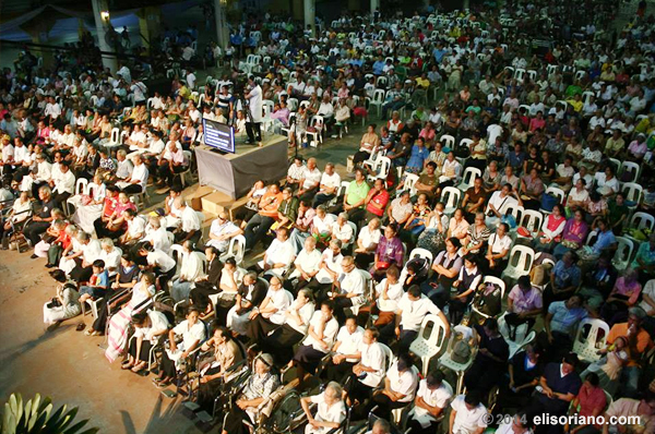 The elderly and the disabled grace last 2013's special concert commemorating the 33rd broadcast anniversary celebration of Bro. Eli’s program, Ang Dating Daan as the event’s main audience. (File photo: Frederick Alvior, Photoville International)