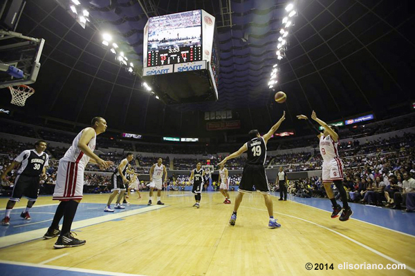 The first game of the opening night was between teams Senate and Congress. The top scorers of the night were Rep. Niel Tupas Jr. of Congress (white jersey no. 9) and Kenneth Duremdes of Senate (black jersey no. 19).