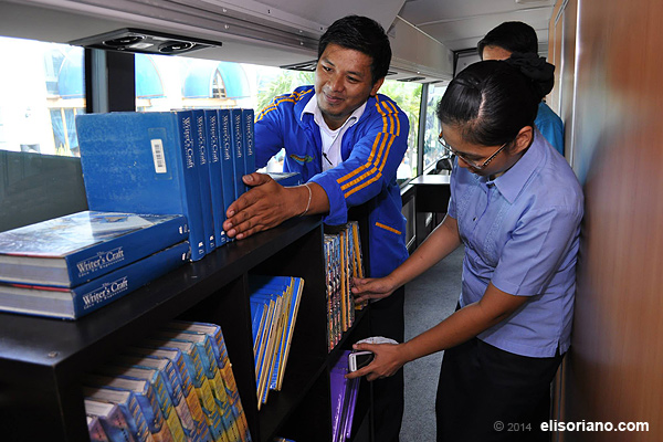 The transportable learning system is equipped with materials that helps in educating the indigenous from remote barrios and villages. (Photo by Kenji Hasegawa, Photoville International)