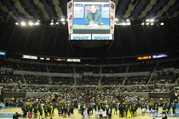 Bro. Eliseo Soriano (on the screen) speaks before the participants and audience during the opening ceremony of the first season of UNTV Cup. Bro. Eli’s support for the league continues to the upcoming 2nd season. (Photo by Rovic Balunsay, Photoville International)